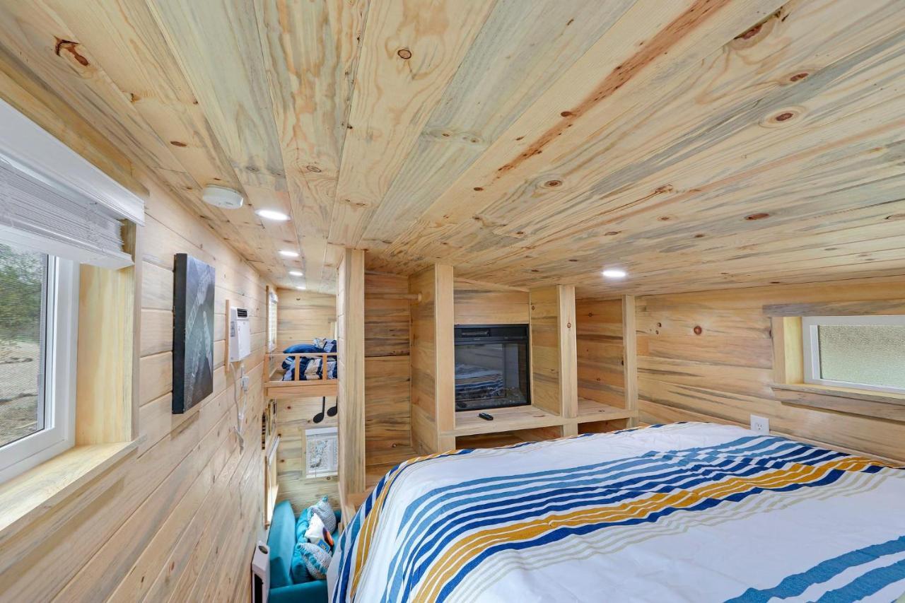 Arbor House Of - Harmony Hollow Dripping Springs